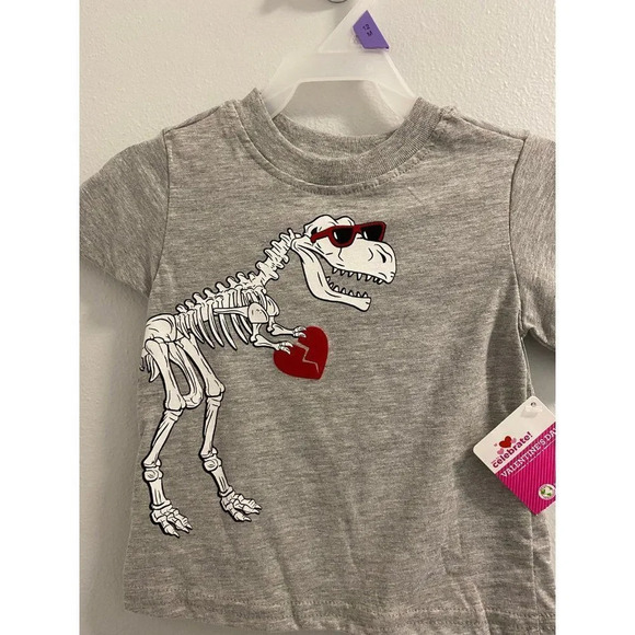 Dinosaur heart 4T brand new short sleeve - Picture 1 of 3